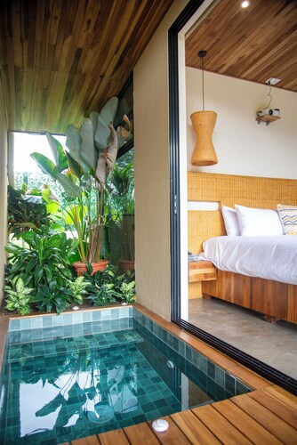 Charming 1-bedroom house with private Hot Tub, AC and WiFi