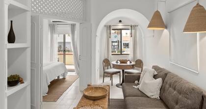 Beautiful designer condo across from beach, shops and restaurants!