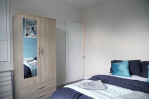 2 habitaciones, escritorio, wifi y ropa de cama