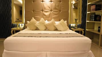Egyptian cotton sheets, premium bedding, down duvets, in-room safe