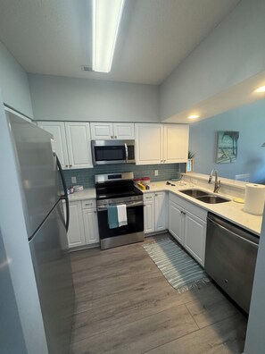 Micro-ondas, fogão, cooktop, lava-louças