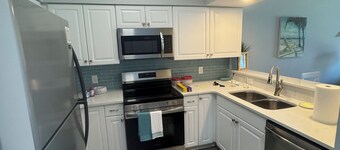 Cozy 2-bedroom condo with WiFi, AC in charming Little River