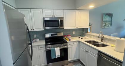 Cozy 2-bedroom condo with WiFi, AC in charming Little River