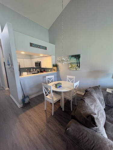 Cozy 2-bedroom condo with WiFi, AC in charming Little River