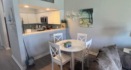 Cozy 2-bedroom condo with WiFi, AC in charming Little River