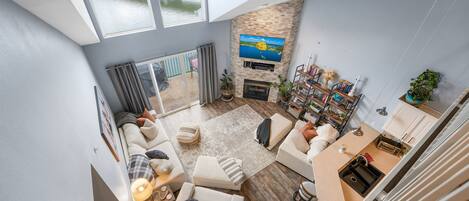 TV connectée, livres, écrans d'ordinateur, imprimantes