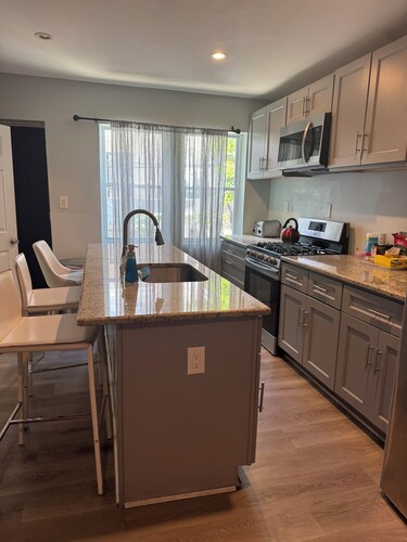 Charming 3-bedroom house with WiFi and AC in wonderful Philadelphia