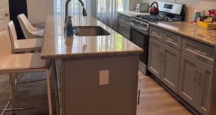 Charming 3-bedroom house with WiFi and AC in wonderful Philadelphia