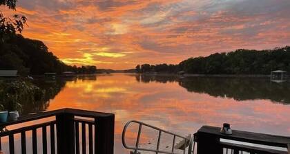 Cottage on Cypress Bay near Paris Landing State Park