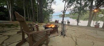 Cottage on Cypress Bay near Paris Landing State Park