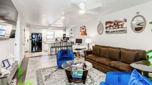 Unclassified image, 4 of 33, button