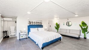 2 bedrooms, free WiFi, bed sheets - Anglers Cove, D 209 in Marco Island, FL (Marco Island)
