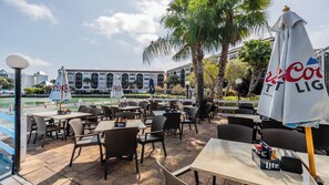 Outdoor dining - Anglers Cove, D 209 (Marco Island)
