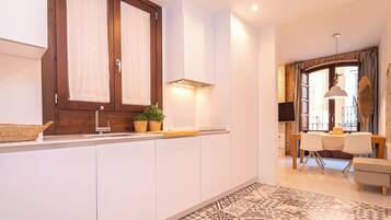 Apartment (1 Bedroom) | Private kitchen | Fridge, microwave, oven, stovetop