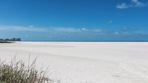 Tæt på stranden