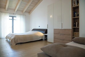 2 bedrooms, iron/ironing board, Internet