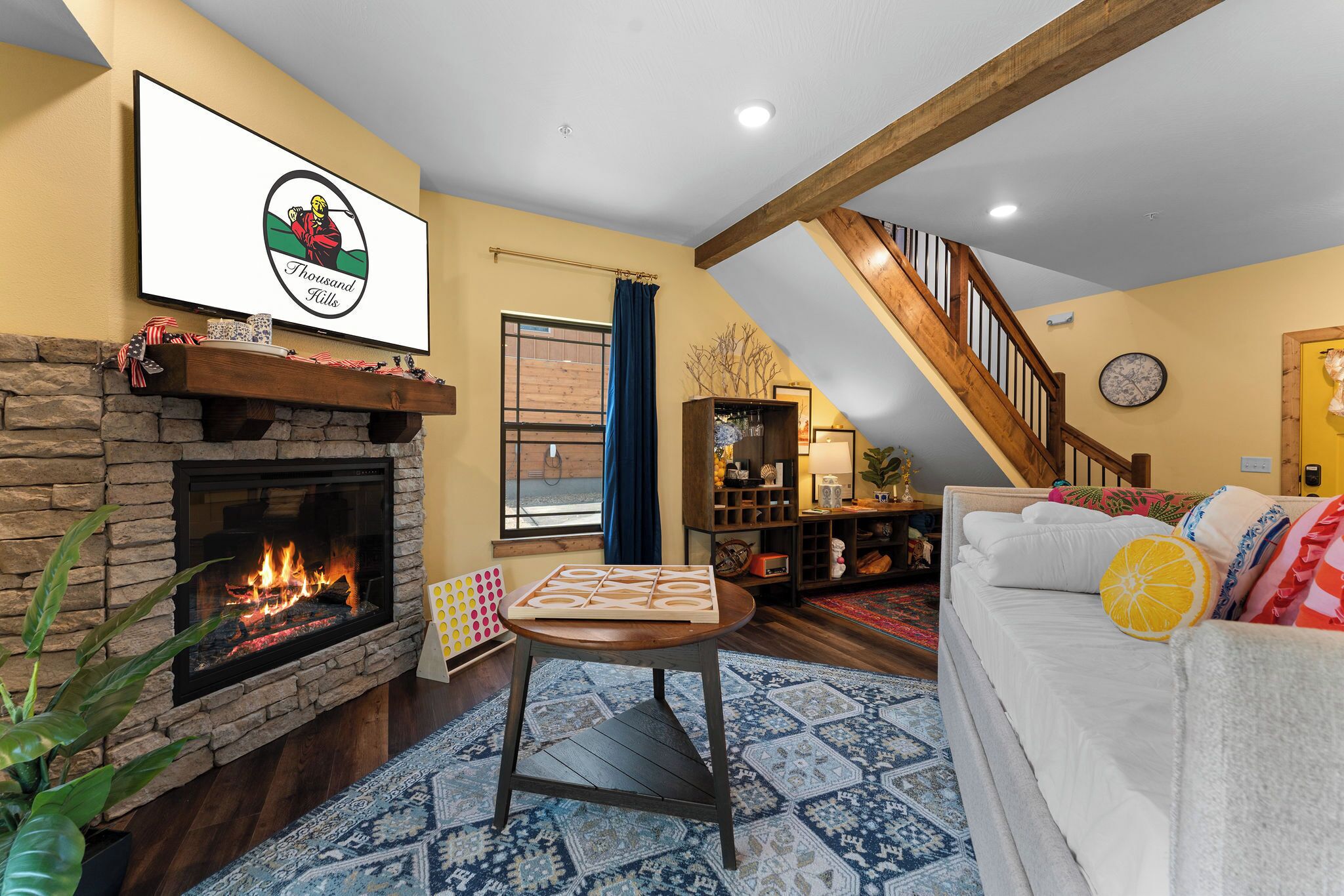 Smart TV, fireplace