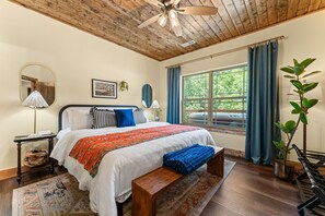 2 slaapkamers, een strijkplank/strijkijzer, gratis wifi, beddengoed