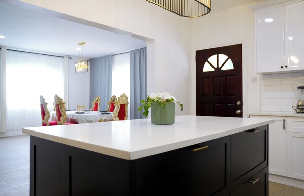 Dining - Villa del Nique - Modern and serene 4-bedroom house in Pembroke (Pembroke)