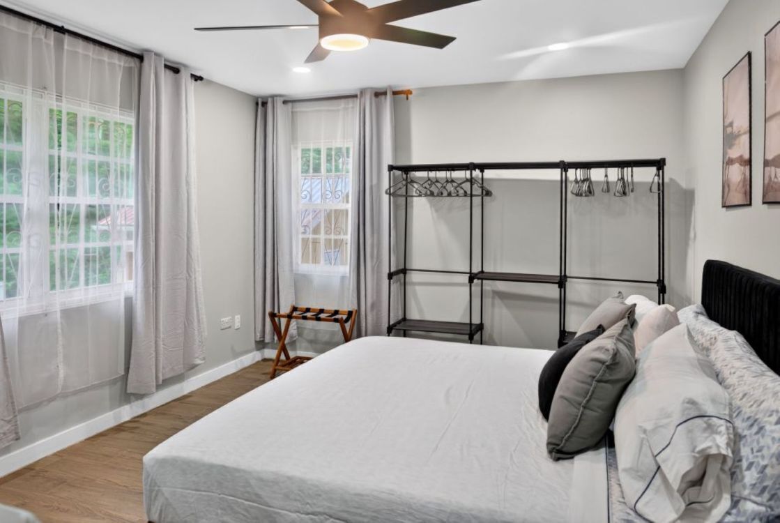 4 bedrooms, in-room safe, desk, iron/ironing board