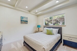 2 bedrooms, iron/ironing board, Internet, bed sheets