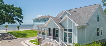 Coastal Comfort | 4BR Beach Retreat with Beach Views +  ShortWalk to Shore!
