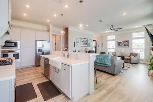 Coastal Comfort | 4BR Beach Retreat with Beach Views +  ShortWalk to Shore!