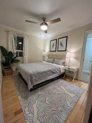 2 bedrooms, WiFi, bed sheets - Be at the Beach! Big and Beautiful 2Bedroom Rental (Toronto)