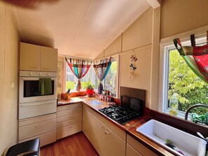 Micro-ondes, four, plaque de cuisson