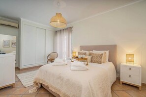 2 chambres, fer et planche à repasser, lit parapluie, Wi-Fi gratuit