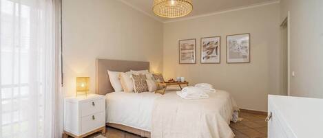 2 bedrooms, iron/ironing board, free WiFi, bed sheets