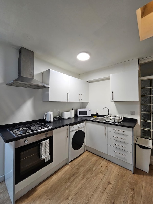 Oven, stovetop, dishwasher