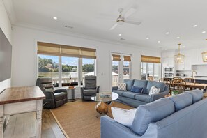 Smart TV - Splash at Lake Martin (Alexander City)