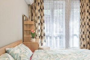 1 dormitorio, tabla de planchar con plancha, wifi y ropa de cama
