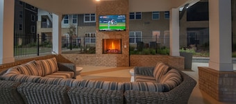 2-bedroom apartment in tranquil Madison with WiFi, fitness room, AC