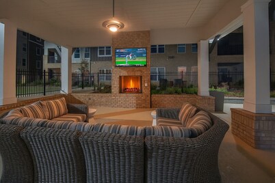 2-bedroom apartment in tranquil Madison with WiFi, fitness room, AC