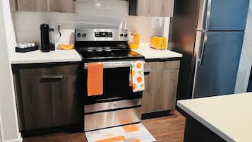 Micro-ondes, four, plaque de cuisson, lave-vaisselle