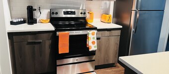 2-bedroom apartment in tranquil Madison with WiFi, fitness room, AC