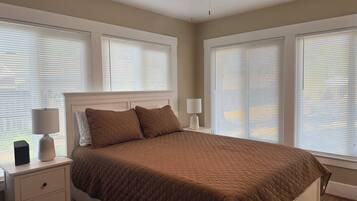 3 habitaciones, tabla de planchar con plancha, wifi y ropa de cama