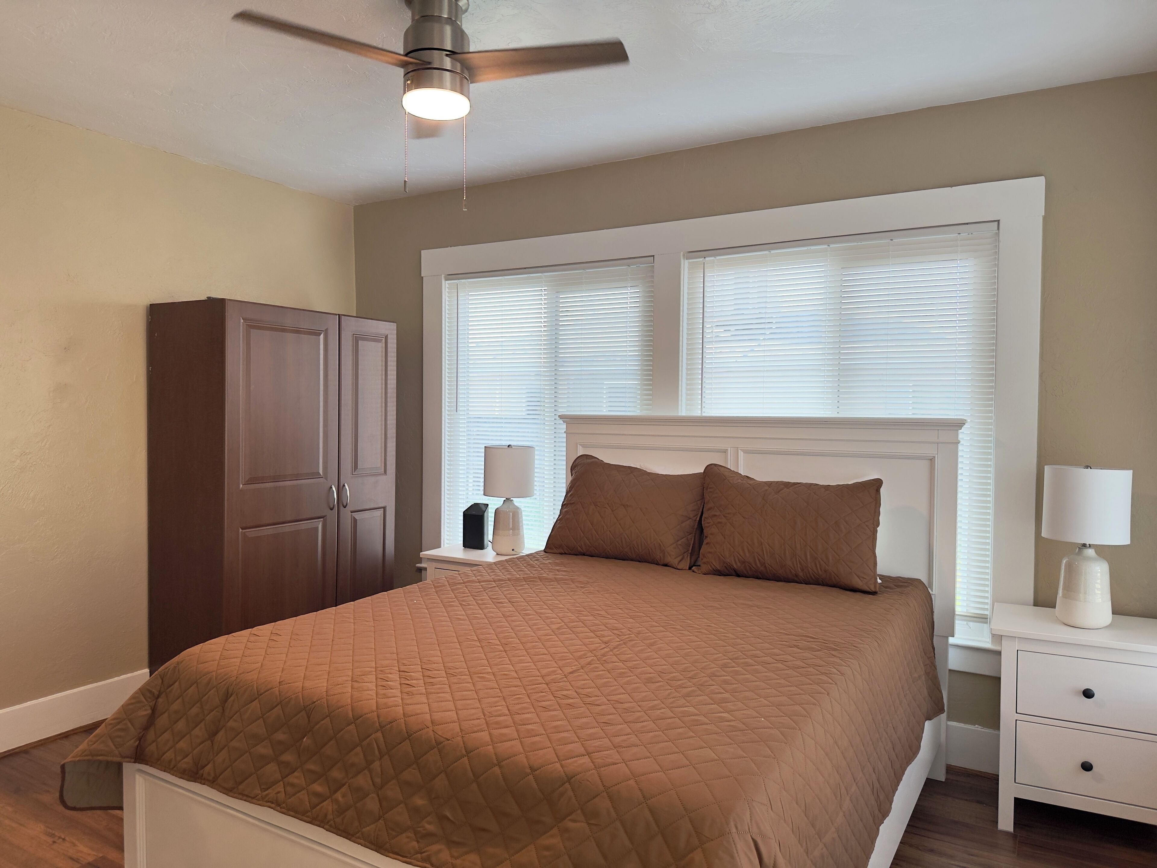 3 多间卧室、熨斗/熨衣板、WiFi、床单