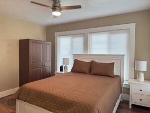 3 bedrooms, iron/ironing board, WiFi, bed sheets