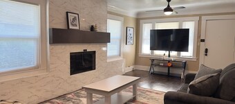 Cozy House with King Bed and Modern Bathrooms