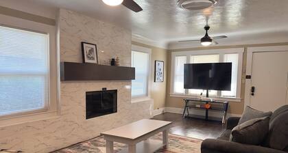 Cozy House with King Bed and Modern Bathrooms