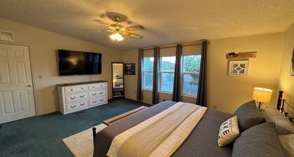 San Juan Cast and Crash, Sleeps 10 and just minutes from world class fly fishing