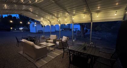 San Juan Cast and Crash, Sleeps 10 and just minutes from world class fly fishing