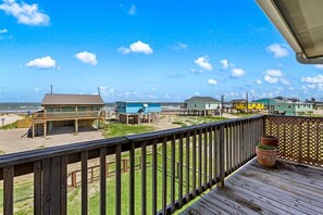 Property grounds - Beautiful Modern Coastal Home | Steps from Beach | (Surfside Beach)