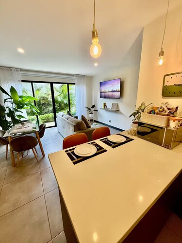 5 minutes from Airport | Transfer ($) | Pool | Gym | Full condo