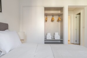 2 chambres, fer et planche à repasser, Wi-Fi, draps fournis