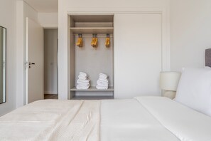 2 chambres, fer et planche à repasser, Wi-Fi, draps fournis