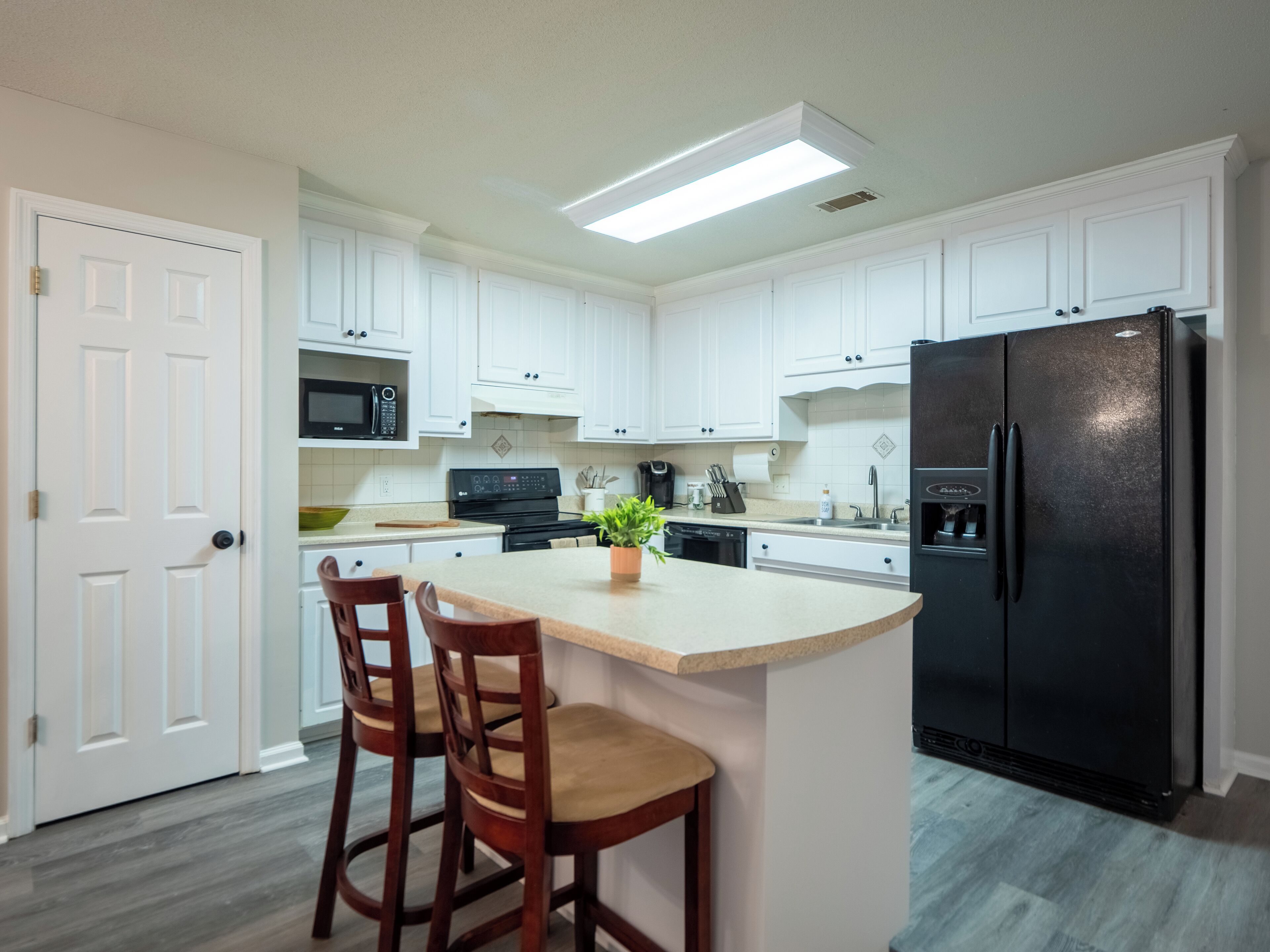 ثلاجة، ميكروويف، فرن، موقد طهي مسطح